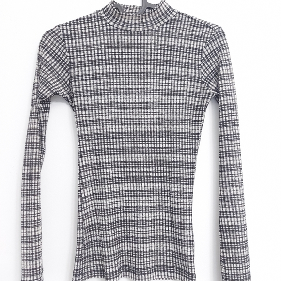 Sheer mock neck top - Picture 2 of 3